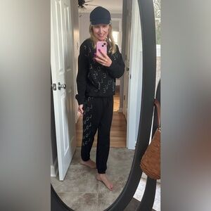 Jones New York Black Graphic Women's sweatshirt and matching joggers NWT